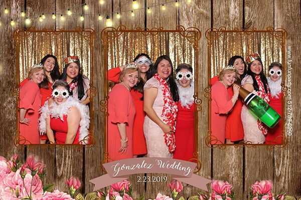 Wedding twisted ranch | Mirror Me Photo Booth | Premium Mirror Photo Booth Rental | Fun Fun Party in Liberty Hills TX