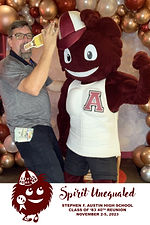 fun-fun-party-selfie-photo-booth-40-years-reunion