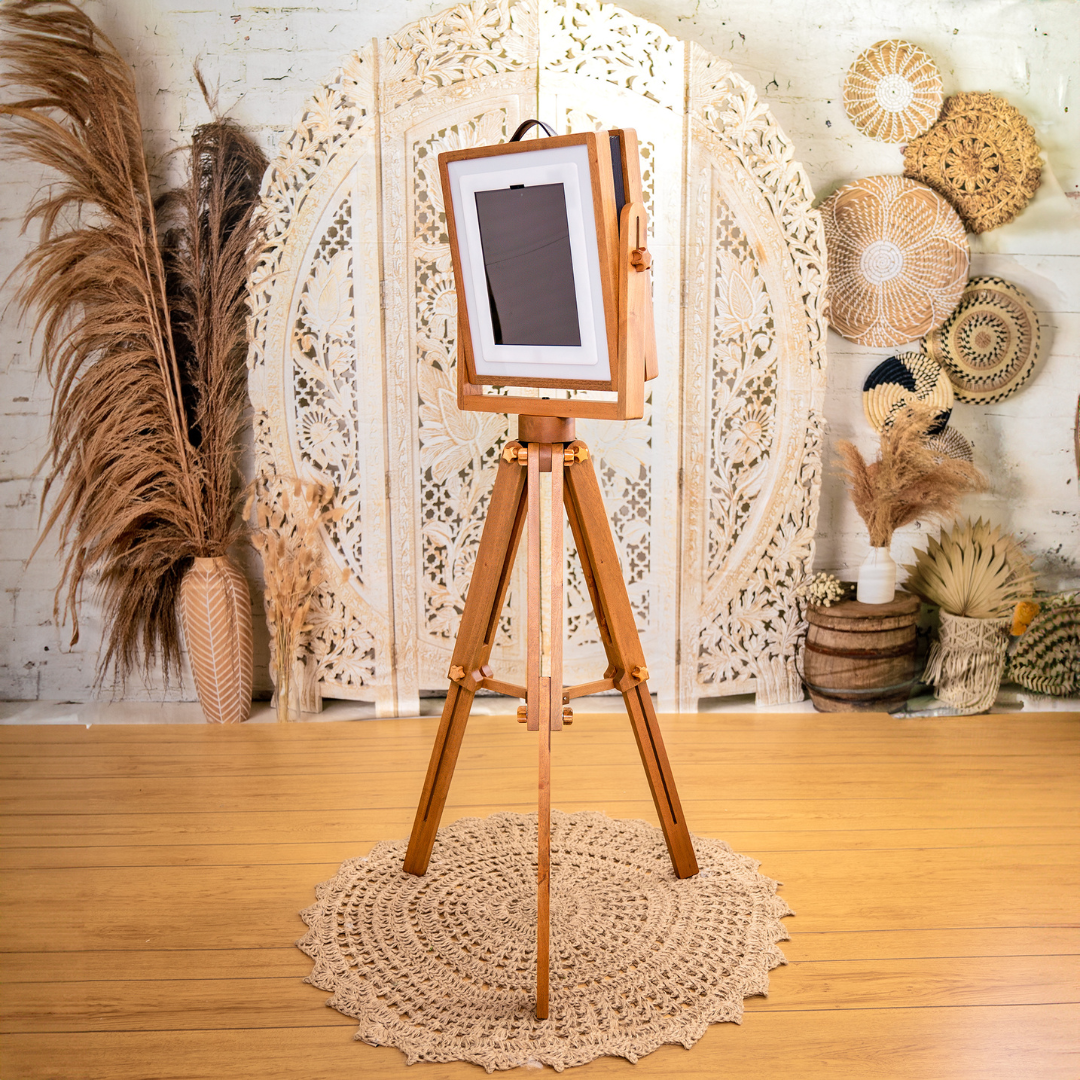 Selfie photo booth_ Funfunparty Modern selfie photo booth with fun props – perfect for weddings, parties, and events